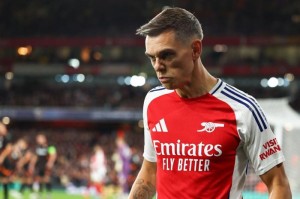 开云体育-转战土超？罗马诺：阿森纳不打算放走特罗萨德，已谈妥续约