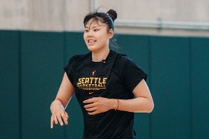 月初刚打完土超！WNBA风暴队晒李月汝训练照 多名队友点赞❤