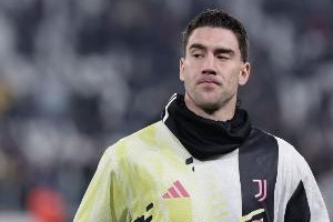 半场被换下，DAZN：弗拉霍维奇因右大腿不适下场