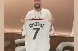 开云体育-都曾为米兰效力！吉鲁更新社交媒体，晒出舍甫琴科的7号米兰球衣