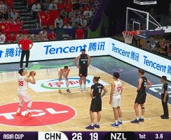 多点开花！中国男篮首节12人轮换，8人完成得分